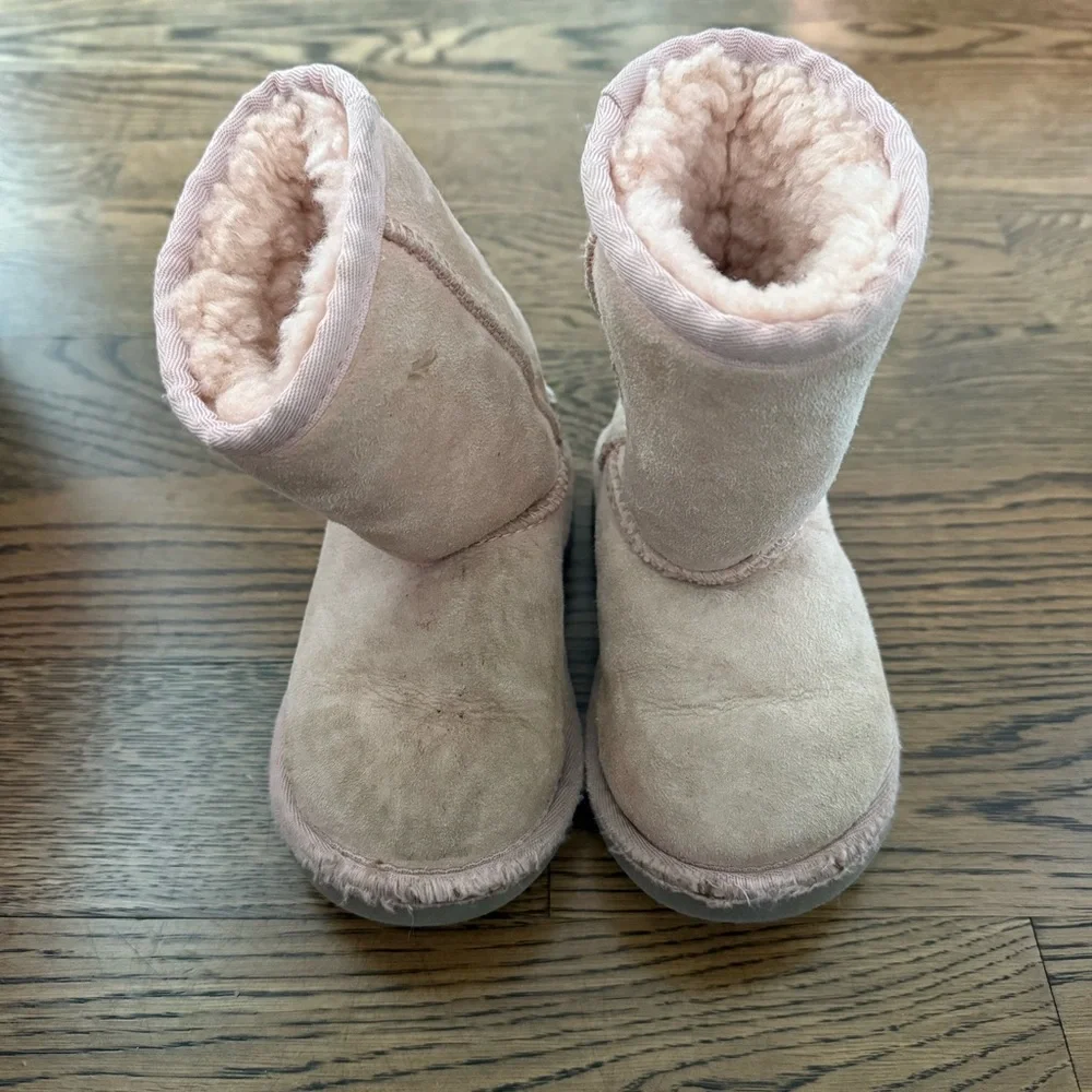 UGG step into